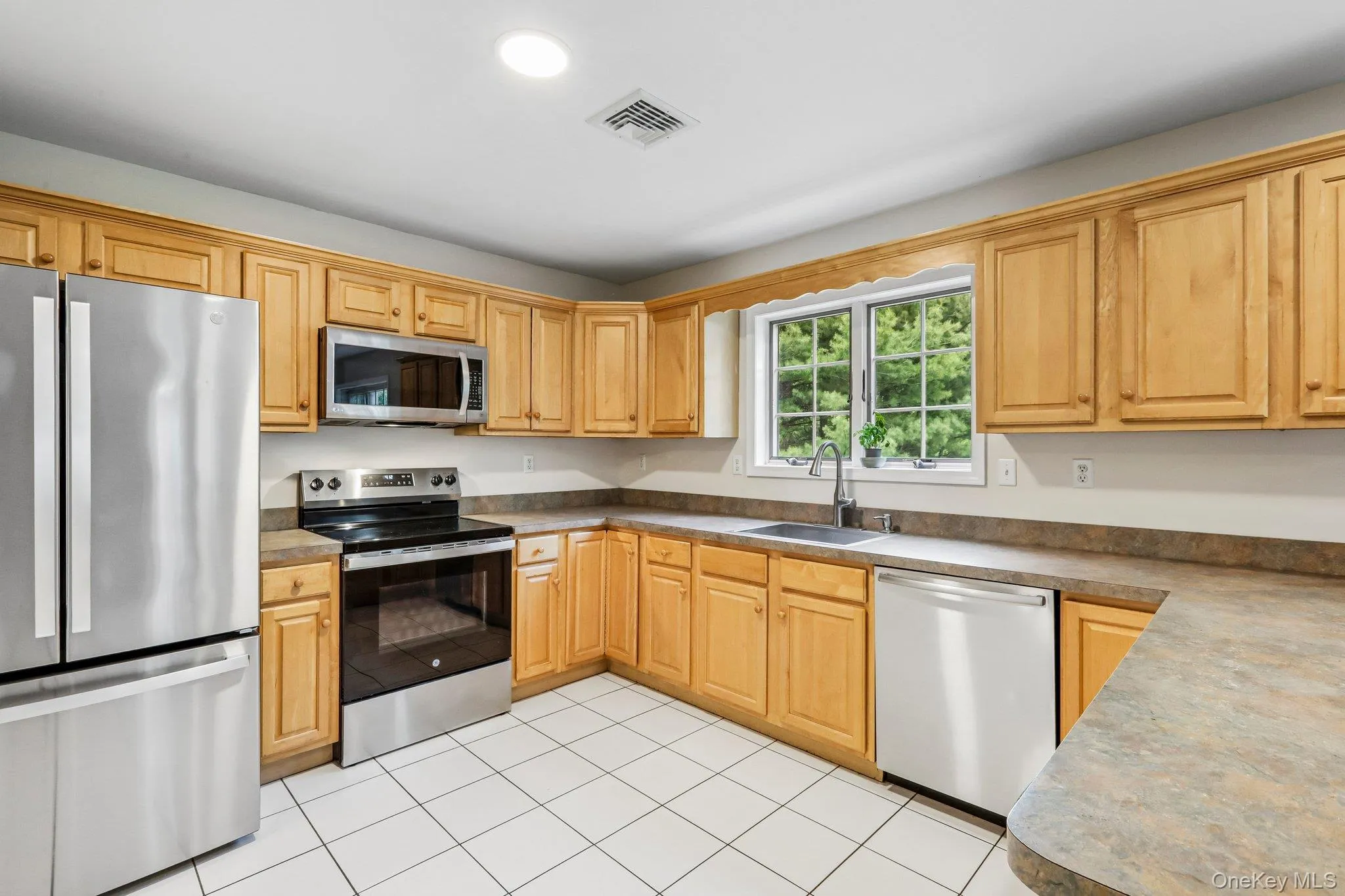 33 Sutherland Drive, Woodbury, NY, 4 Bedrooms Bedrooms, 9 Rooms Rooms,2 BathroomsBathrooms,Residential,For Rent,Sutherland,0,1004321 33 Sutherland Drive, Woodbury, NY, 4 Bedrooms Bedrooms, 9 Rooms Rooms,2 BathroomsBathrooms,Residential,For Rent,Sutherland,0,1004321