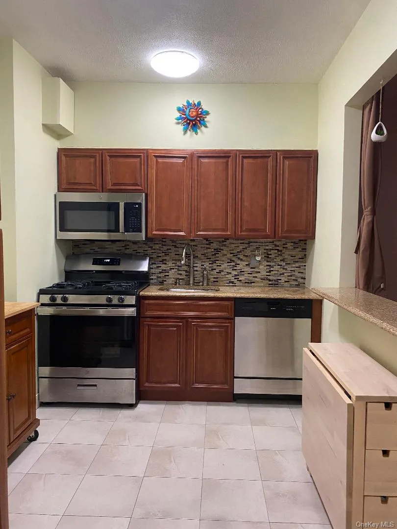 63-60 102nd Street, New York, NY, 3 Rooms Rooms,1 BathroomBathrooms,Residential Lease,For Rent,102nd,0,1004328 63-60 102nd Street, New York, NY, 3 Rooms Rooms,1 BathroomBathrooms,Residential Lease,For Rent,102nd,0,1004328