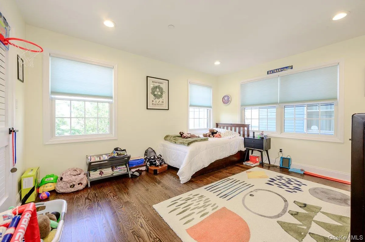 75 Curley Street, Long Beach, NY, 4 Bedrooms Bedrooms, 10 Rooms Rooms,3 BathroomsBathrooms,Residential,For Rent,Curley,0,1004336 75 Curley Street, Long Beach, NY, 4 Bedrooms Bedrooms, 10 Rooms Rooms,3 BathroomsBathrooms,Residential,For Rent,Curley,0,1004336