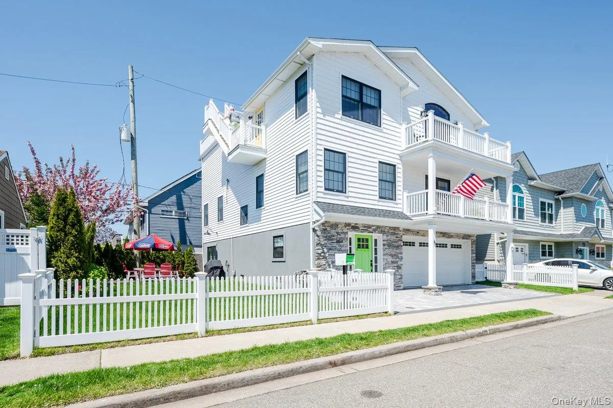 75 Curley Street, Long Beach, NY, 4 Bedrooms Bedrooms, 10 Rooms Rooms,3 BathroomsBathrooms,Residential,For Rent,Curley,0,1004336 75 Curley Street, Long Beach, NY, 4 Bedrooms Bedrooms, 10 Rooms Rooms,3 BathroomsBathrooms,Residential,For Rent,Curley,0,1004336