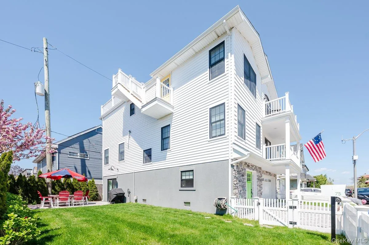 75 Curley Street, Long Beach, NY, 4 Bedrooms Bedrooms, 10 Rooms Rooms,3 BathroomsBathrooms,Residential,For Rent,Curley,0,1004336 75 Curley Street, Long Beach, NY, 4 Bedrooms Bedrooms, 10 Rooms Rooms,3 BathroomsBathrooms,Residential,For Rent,Curley,0,1004336
