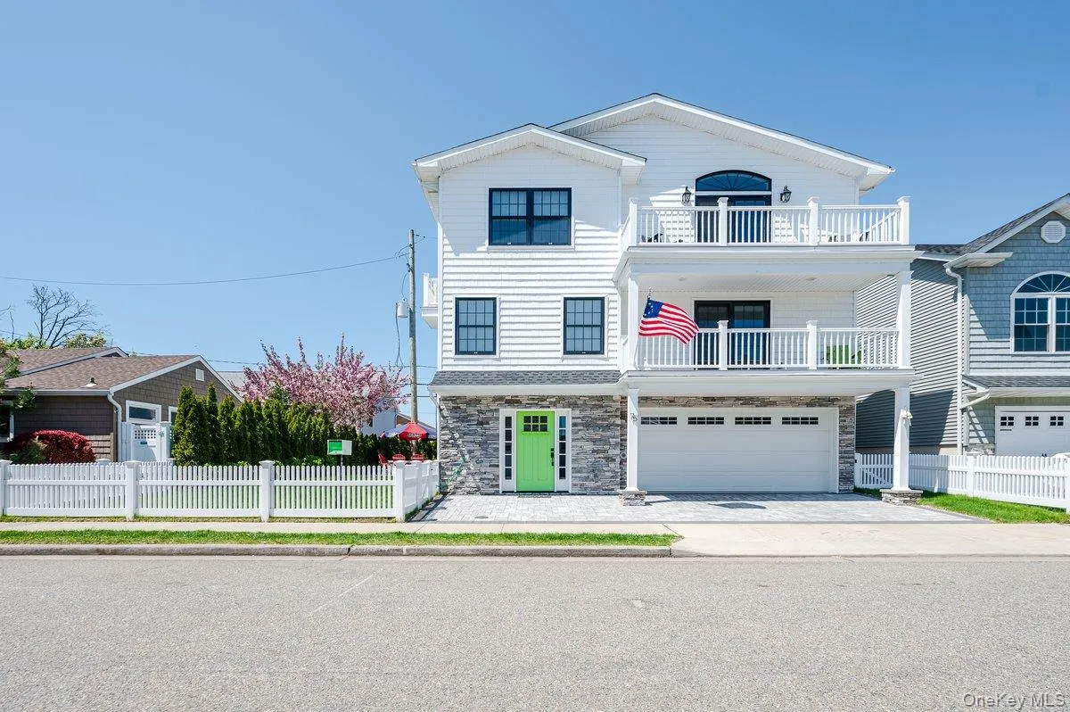 75 Curley Street, Long Beach, NY, 4 Bedrooms Bedrooms, 10 Rooms Rooms,3 BathroomsBathrooms,Residential,For Rent,Curley,0,1004336 75 Curley Street, Long Beach, NY, 4 Bedrooms Bedrooms, 10 Rooms Rooms,3 BathroomsBathrooms,Residential,For Rent,Curley,0,1004336