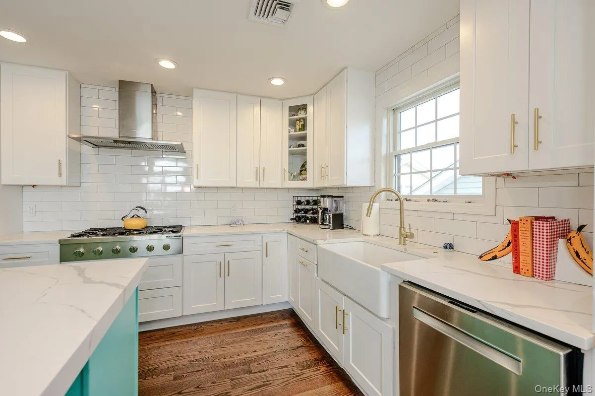 75 Curley Street, Long Beach, NY, 4 Bedrooms Bedrooms, 10 Rooms Rooms,3 BathroomsBathrooms,Residential,For Rent,Curley,0,1004336 75 Curley Street, Long Beach, NY, 4 Bedrooms Bedrooms, 10 Rooms Rooms,3 BathroomsBathrooms,Residential,For Rent,Curley,0,1004336