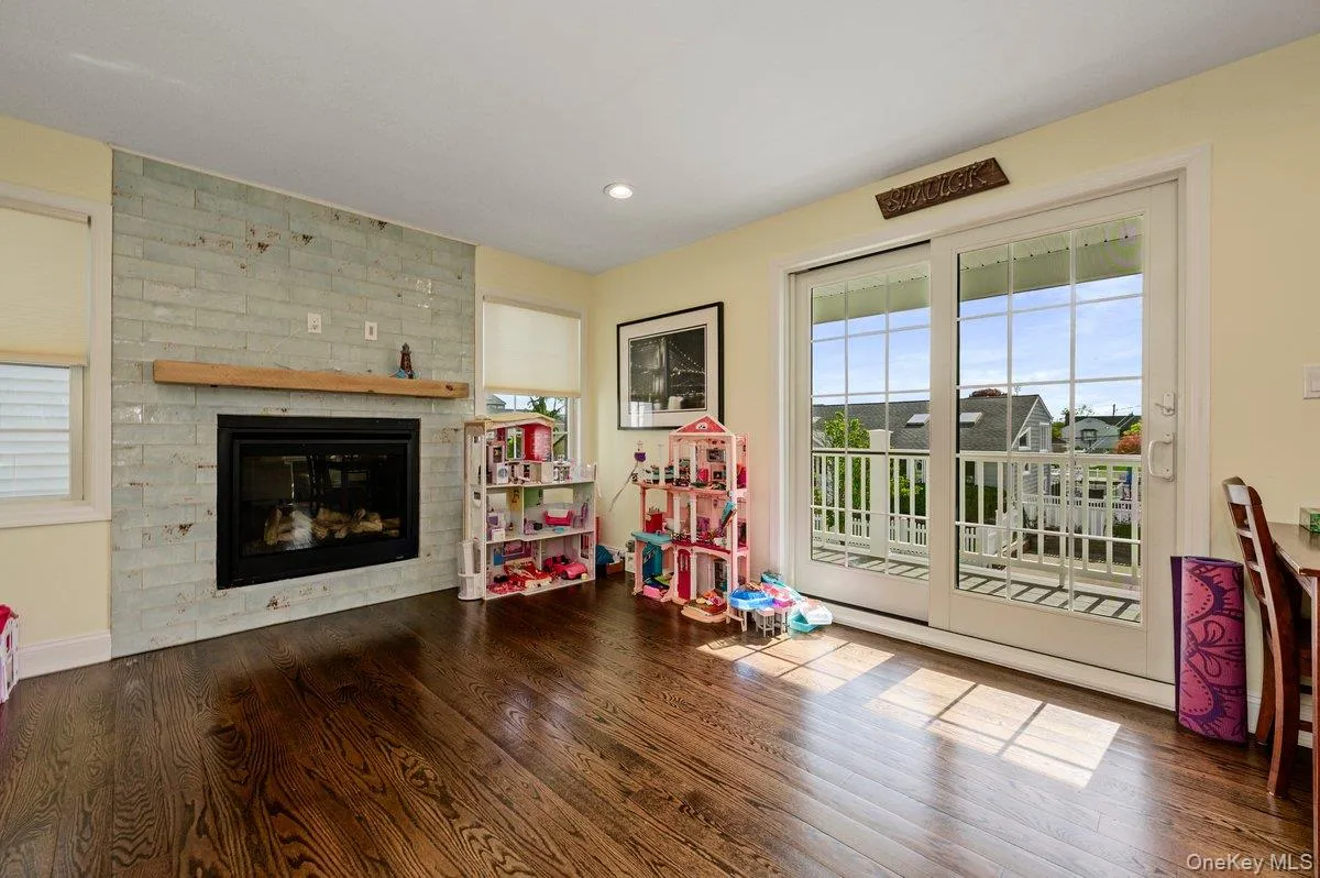 75 Curley Street, Long Beach, NY, 4 Bedrooms Bedrooms, 10 Rooms Rooms,3 BathroomsBathrooms,Residential,For Rent,Curley,0,1004336 75 Curley Street, Long Beach, NY, 4 Bedrooms Bedrooms, 10 Rooms Rooms,3 BathroomsBathrooms,Residential,For Rent,Curley,0,1004336