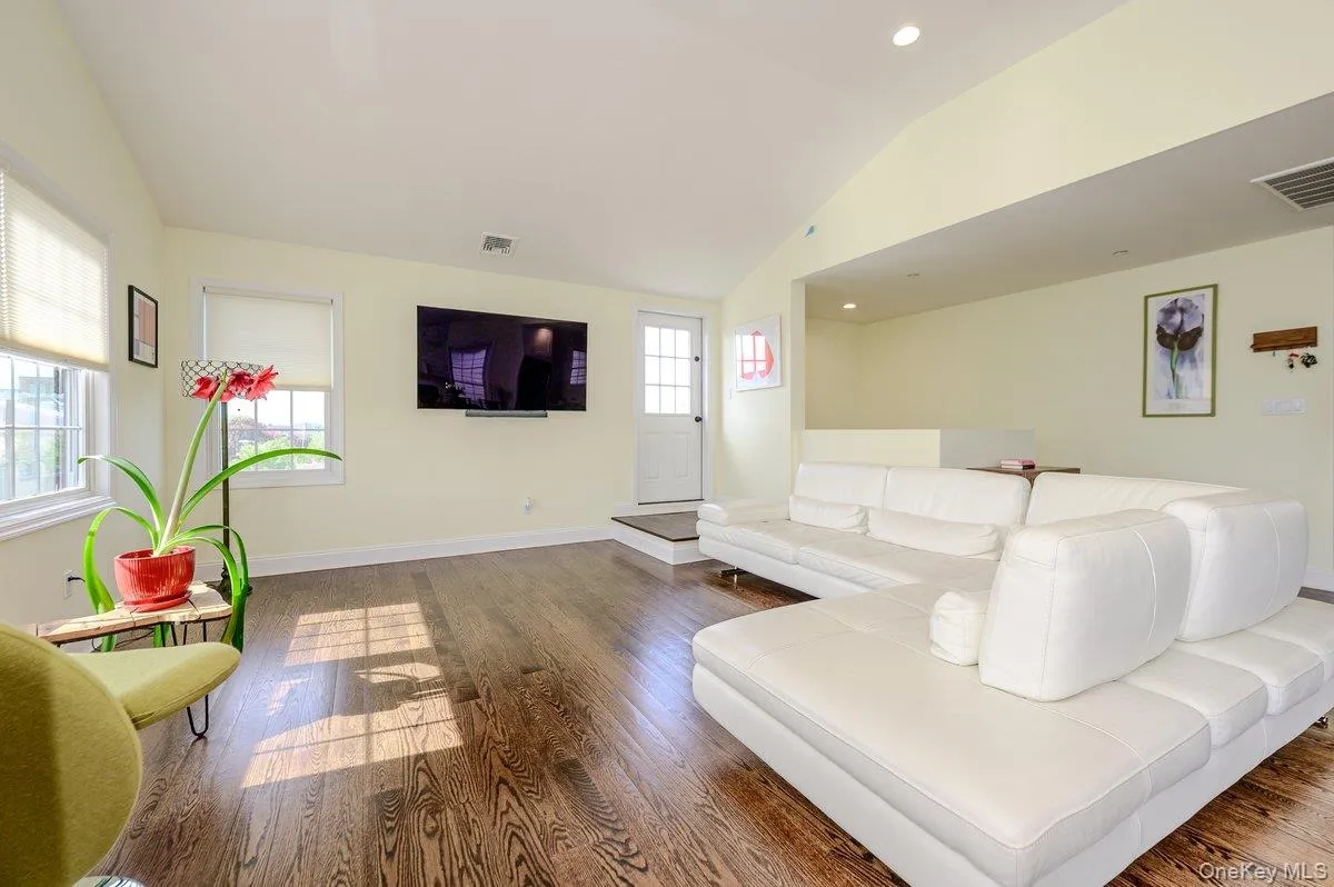 75 Curley Street, Long Beach, NY, 4 Bedrooms Bedrooms, 10 Rooms Rooms,3 BathroomsBathrooms,Residential,For Rent,Curley,0,1004336 75 Curley Street, Long Beach, NY, 4 Bedrooms Bedrooms, 10 Rooms Rooms,3 BathroomsBathrooms,Residential,For Rent,Curley,0,1004336