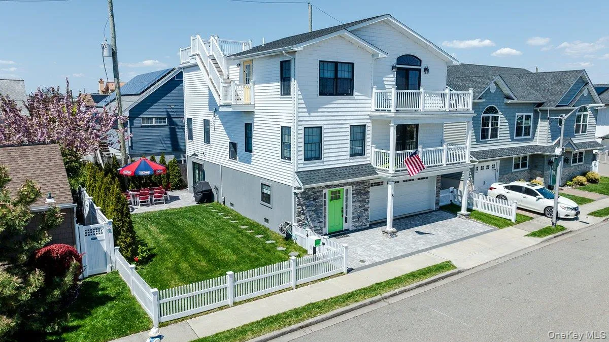 75 Curley Street, Long Beach, NY, 4 Bedrooms Bedrooms, 10 Rooms Rooms,3 BathroomsBathrooms,Residential,For Rent,Curley,0,1004336 75 Curley Street, Long Beach, NY, 4 Bedrooms Bedrooms, 10 Rooms Rooms,3 BathroomsBathrooms,Residential,For Rent,Curley,0,1004336