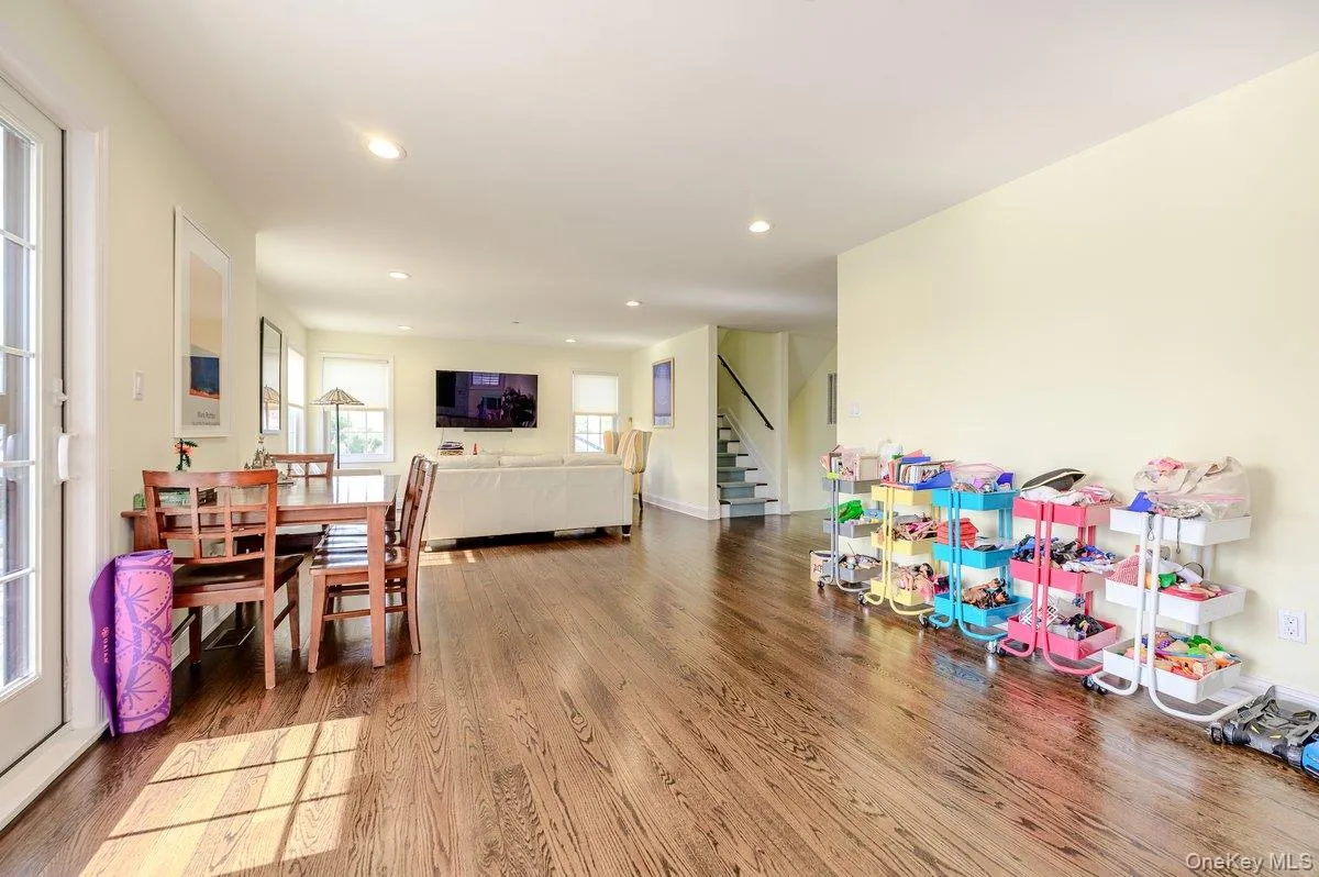 75 Curley Street, Long Beach, NY, 4 Bedrooms Bedrooms, 10 Rooms Rooms,3 BathroomsBathrooms,Residential,For Rent,Curley,0,1004336 75 Curley Street, Long Beach, NY, 4 Bedrooms Bedrooms, 10 Rooms Rooms,3 BathroomsBathrooms,Residential,For Rent,Curley,0,1004336