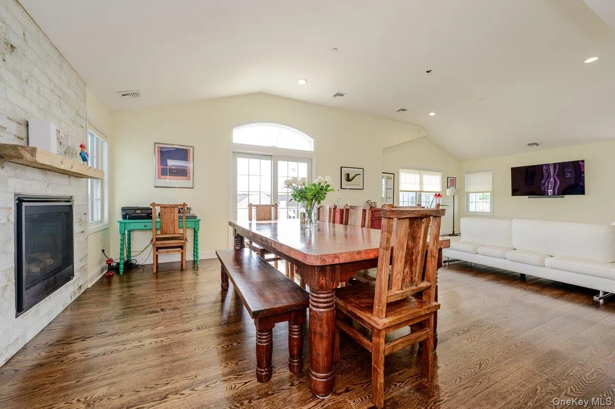 75 Curley Street, Long Beach, NY, 4 Bedrooms Bedrooms, 10 Rooms Rooms,3 BathroomsBathrooms,Residential,For Rent,Curley,0,1004336 75 Curley Street, Long Beach, NY, 4 Bedrooms Bedrooms, 10 Rooms Rooms,3 BathroomsBathrooms,Residential,For Rent,Curley,0,1004336