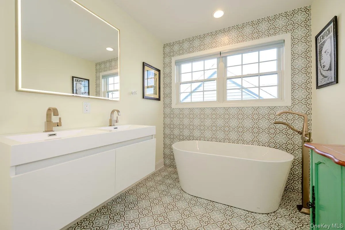 75 Curley Street, Long Beach, NY, 4 Bedrooms Bedrooms, 10 Rooms Rooms,3 BathroomsBathrooms,Residential,For Rent,Curley,0,1004336 75 Curley Street, Long Beach, NY, 4 Bedrooms Bedrooms, 10 Rooms Rooms,3 BathroomsBathrooms,Residential,For Rent,Curley,0,1004336