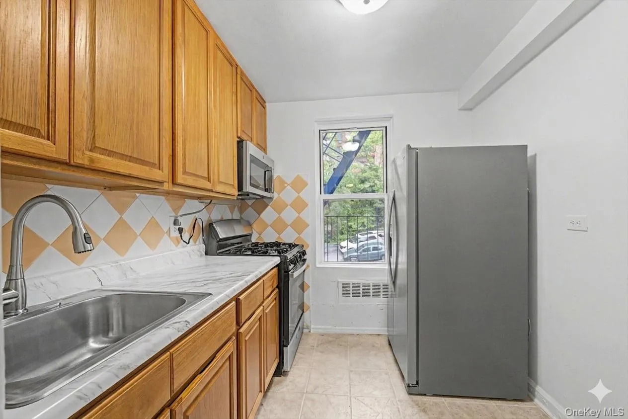2661-63 Marion Avenue, New York, NY, 1 Bedroom Bedrooms, 4 Rooms Rooms,1 BathroomBathrooms,Residential,For Rent,Marion,0,1004340 2661-63 Marion Avenue, New York, NY, 1 Bedroom Bedrooms, 4 Rooms Rooms,1 BathroomBathrooms,Residential,For Rent,Marion,0,1004340