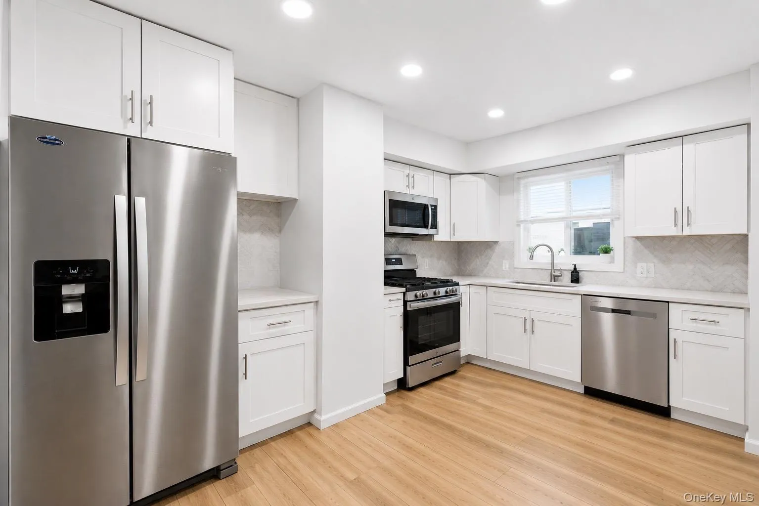 332 Crooked Hill Road, Islip, NY, 5 Bedrooms Bedrooms, 10 Rooms Rooms,2 BathroomsBathrooms,Residential,For Rent,Crooked Hill,0,1004343 332 Crooked Hill Road, Islip, NY, 5 Bedrooms Bedrooms, 10 Rooms Rooms,2 BathroomsBathrooms,Residential,For Rent,Crooked Hill,0,1004343