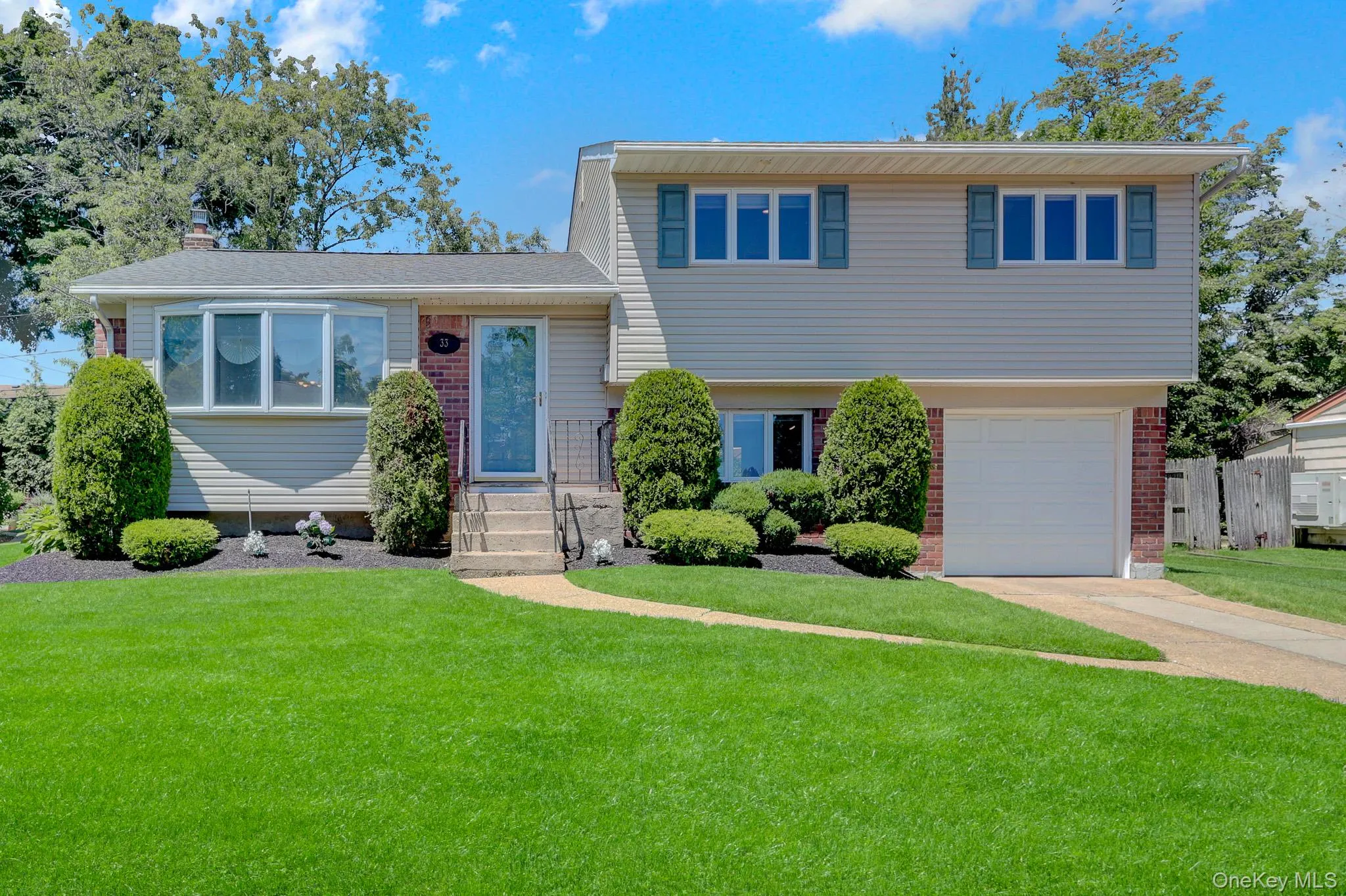 33 Brook Path, Oyster Bay, NY, 3 Bedrooms Bedrooms, 8 Rooms Rooms,1 BathroomBathrooms,Residential,For Rent,Brook,0,1004350 33 Brook Path, Oyster Bay, NY, 3 Bedrooms Bedrooms, 8 Rooms Rooms,1 BathroomBathrooms,Residential,For Rent,Brook,0,1004350
