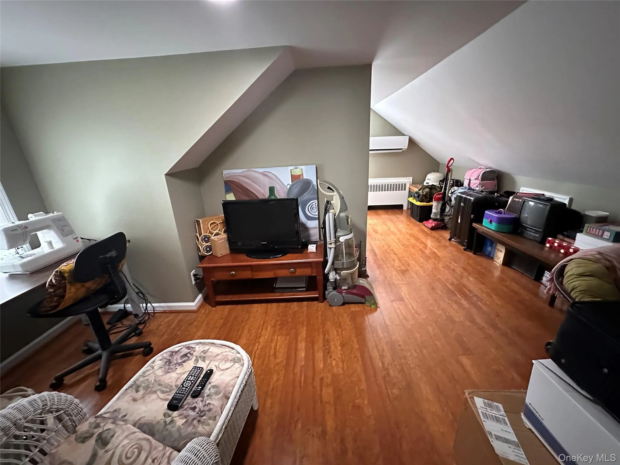 568 Irving Street, North Hempstead, NY, 3 Bedrooms Bedrooms, 9 Rooms Rooms,2 BathroomsBathrooms,Residential,For Rent,Irving,0,1004362 568 Irving Street, North Hempstead, NY, 3 Bedrooms Bedrooms, 9 Rooms Rooms,2 BathroomsBathrooms,Residential,For Rent,Irving,0,1004362
