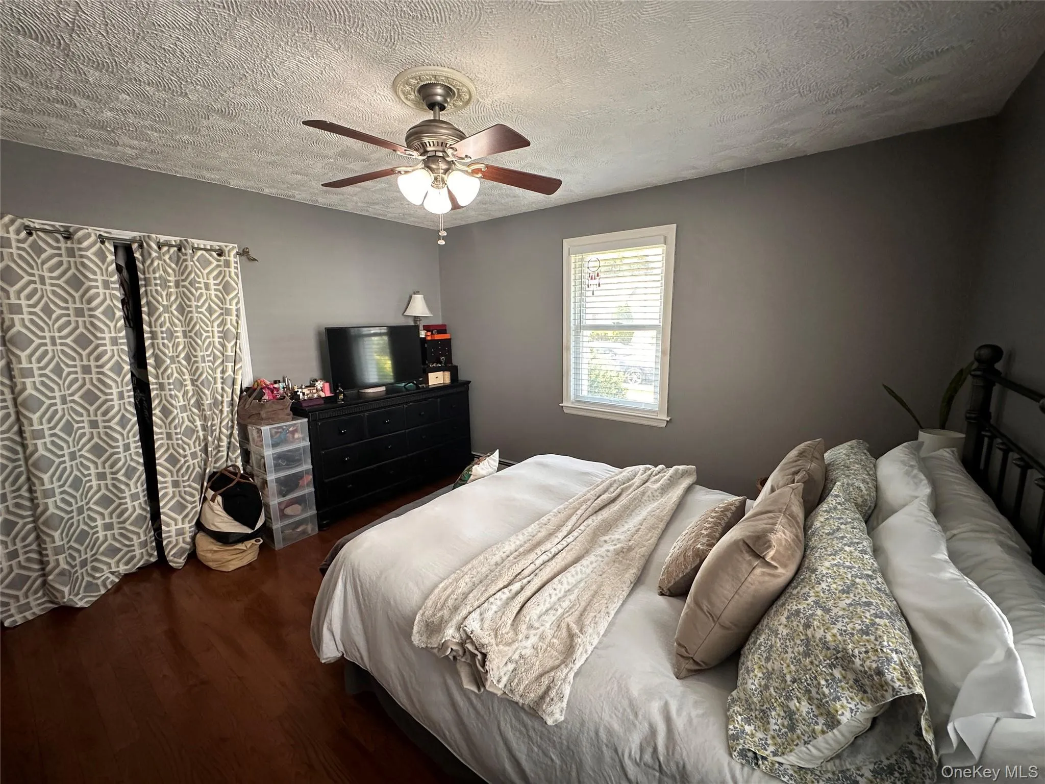 568 Irving Street, North Hempstead, NY, 3 Bedrooms Bedrooms, 9 Rooms Rooms,2 BathroomsBathrooms,Residential,For Rent,Irving,0,1004362 568 Irving Street, North Hempstead, NY, 3 Bedrooms Bedrooms, 9 Rooms Rooms,2 BathroomsBathrooms,Residential,For Rent,Irving,0,1004362
