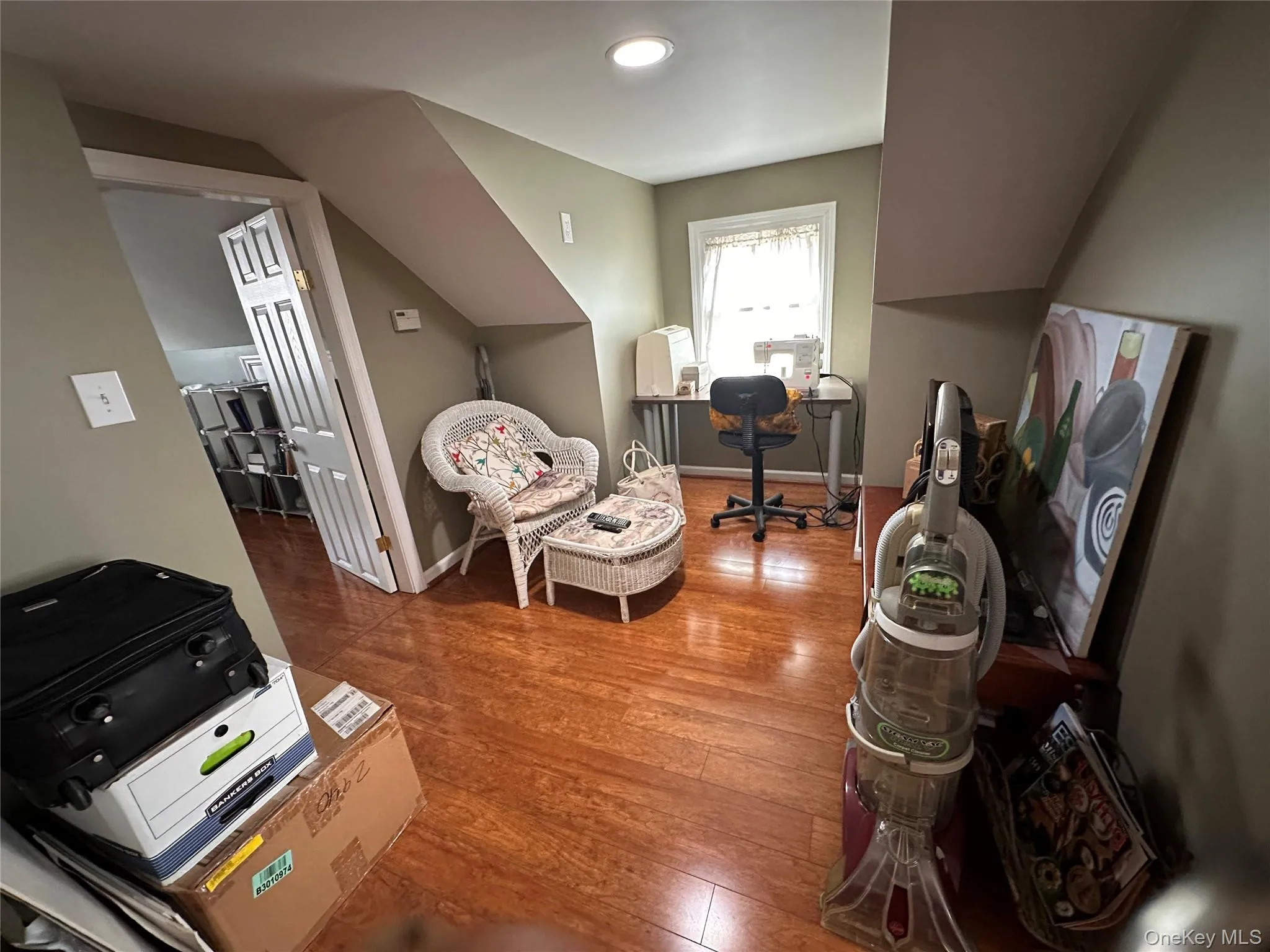 568 Irving Street, North Hempstead, NY, 3 Bedrooms Bedrooms, 9 Rooms Rooms,2 BathroomsBathrooms,Residential,For Rent,Irving,0,1004362 568 Irving Street, North Hempstead, NY, 3 Bedrooms Bedrooms, 9 Rooms Rooms,2 BathroomsBathrooms,Residential,For Rent,Irving,0,1004362