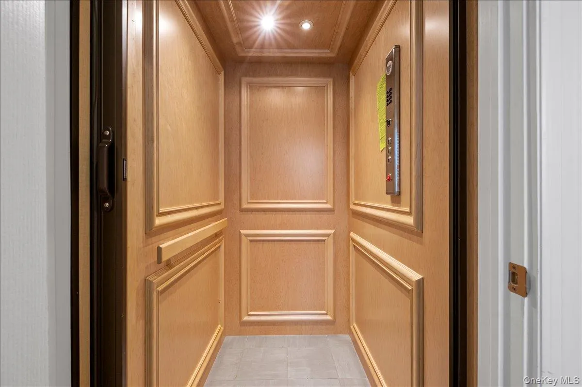 Elevator Elevator