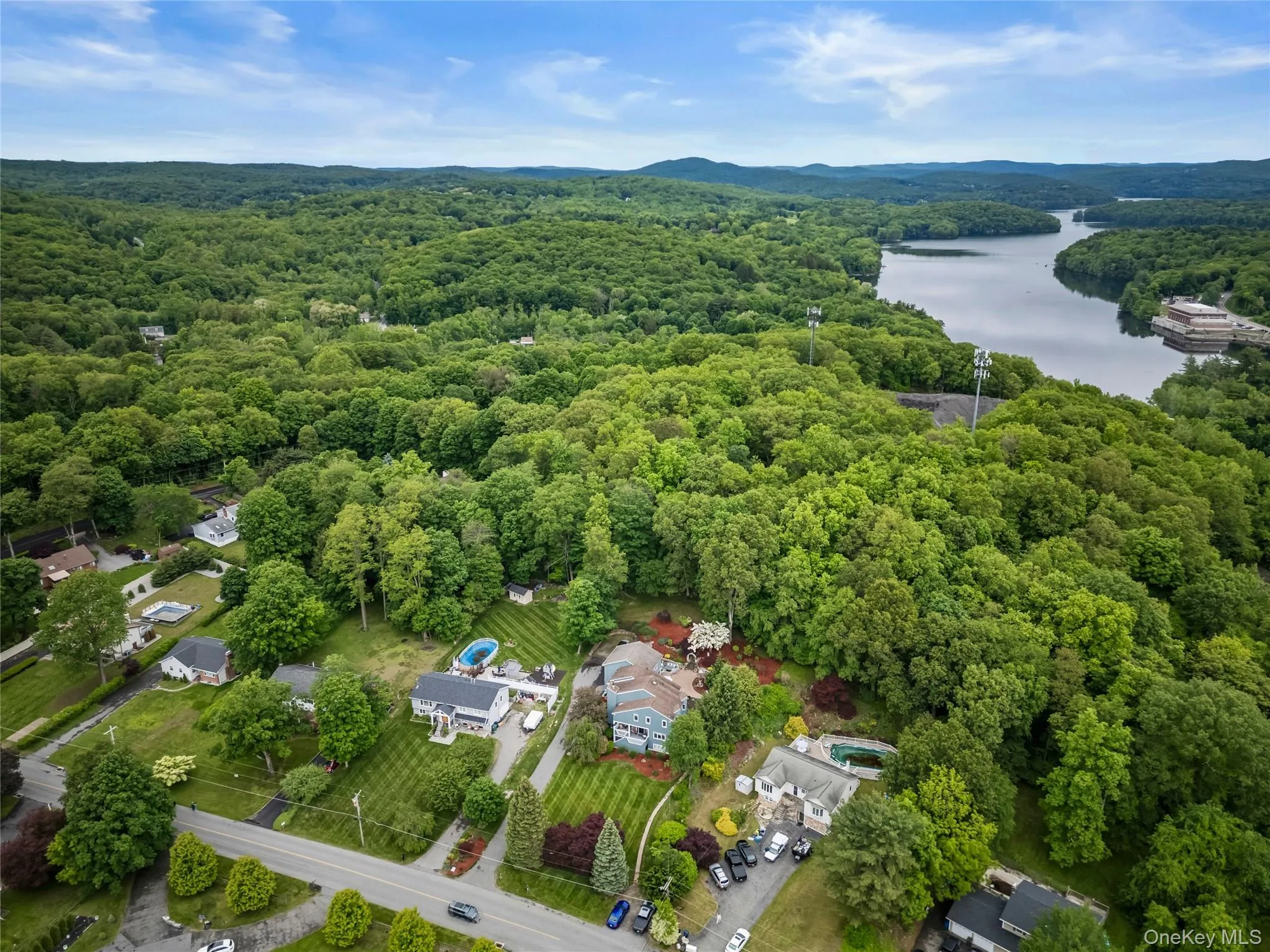 Drone view shows large area of vacant land behind house. Owned by NYC. Drone view shows large area of vacant land behind house. Owned by NYC.