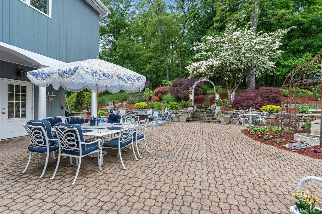 Resort style back yard with pavers. Resort style back yard with pavers.