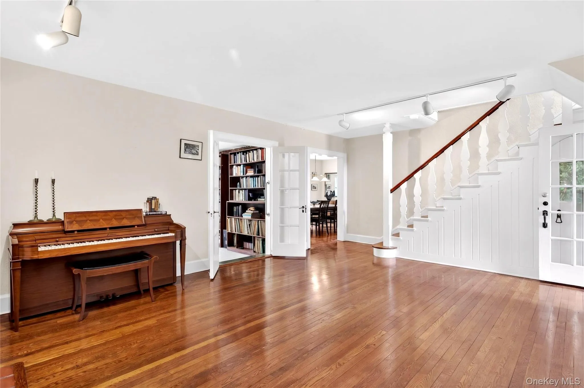 10 Crescent Road, North Hempstead, NY, 4 Bedrooms Bedrooms, 8 Rooms Rooms,2 BathroomsBathrooms,Residential,For Rent,Crescent,0,1004366 10 Crescent Road, North Hempstead, NY, 4 Bedrooms Bedrooms, 8 Rooms Rooms,2 BathroomsBathrooms,Residential,For Rent,Crescent,0,1004366