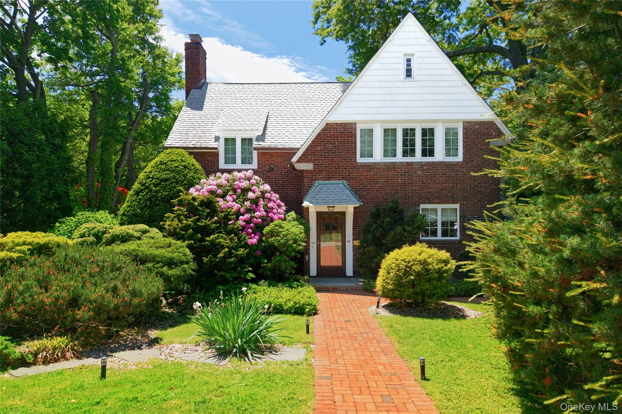 10 Crescent Road, North Hempstead, NY, 4 Bedrooms Bedrooms, 8 Rooms Rooms,2 BathroomsBathrooms,Residential,For Rent,Crescent,0,1004366 10 Crescent Road, North Hempstead, NY, 4 Bedrooms Bedrooms, 8 Rooms Rooms,2 BathroomsBathrooms,Residential,For Rent,Crescent,0,1004366
