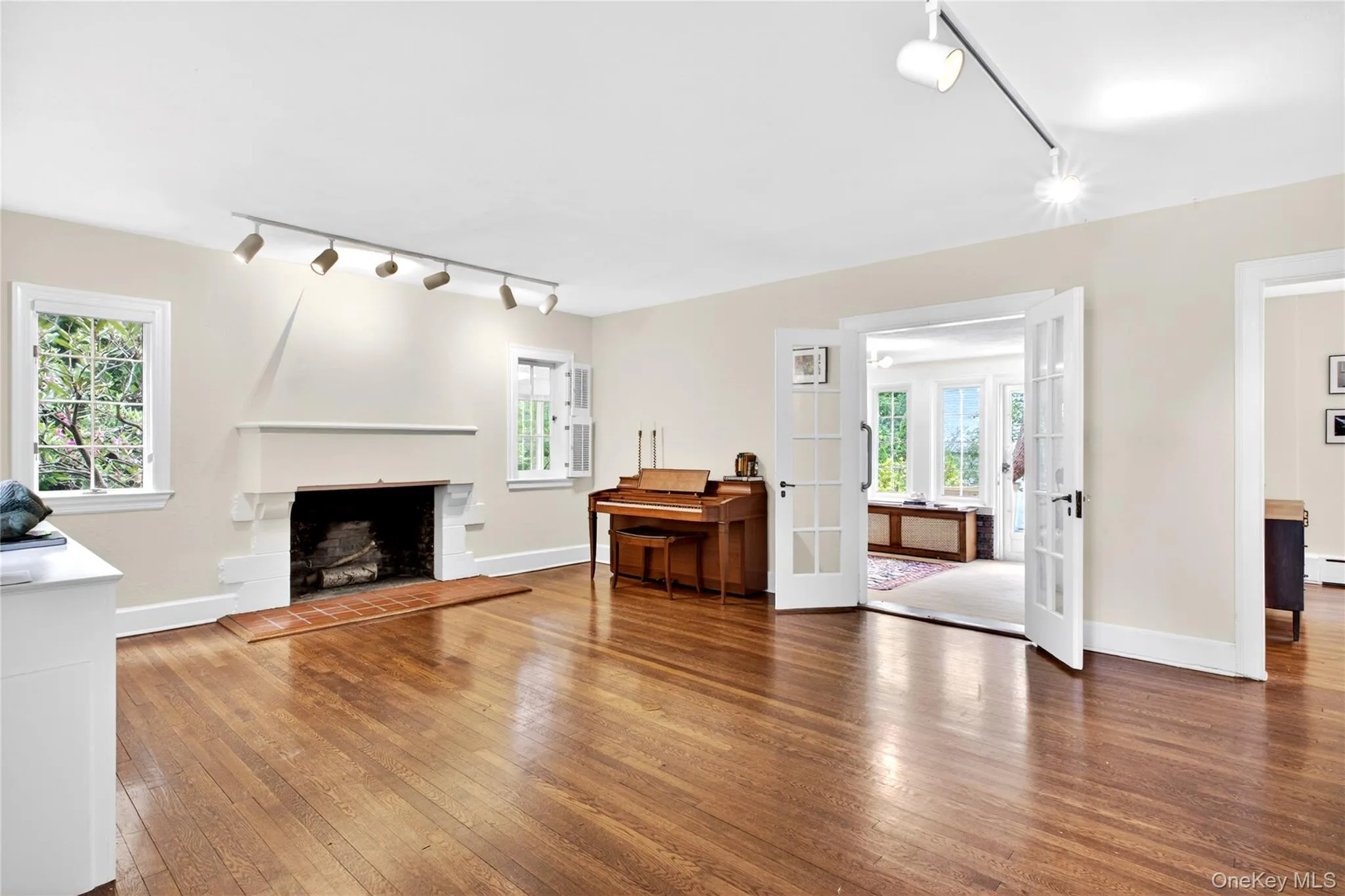 10 Crescent Road, North Hempstead, NY, 4 Bedrooms Bedrooms, 8 Rooms Rooms,2 BathroomsBathrooms,Residential,For Rent,Crescent,0,1004366 10 Crescent Road, North Hempstead, NY, 4 Bedrooms Bedrooms, 8 Rooms Rooms,2 BathroomsBathrooms,Residential,For Rent,Crescent,0,1004366