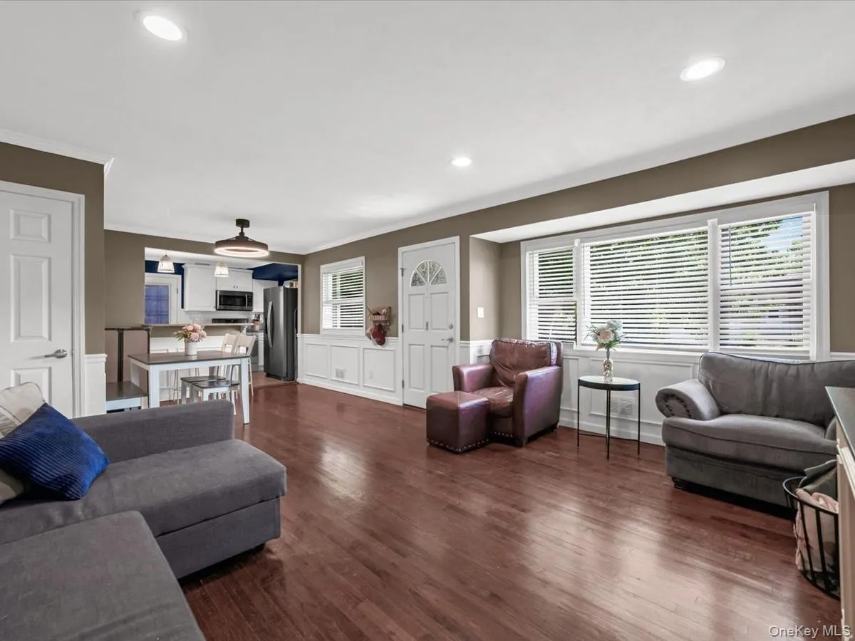52 Larry Road, Brookhaven, NY, 3 Bedrooms Bedrooms, 5 Rooms Rooms,1 BathroomBathrooms,Residential,For Rent,Larry,0,1004371 52 Larry Road, Brookhaven, NY, 3 Bedrooms Bedrooms, 5 Rooms Rooms,1 BathroomBathrooms,Residential,For Rent,Larry,0,1004371