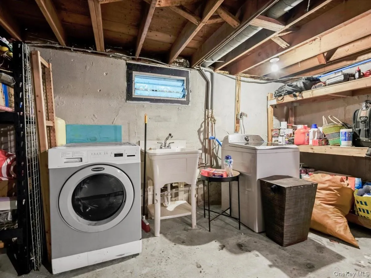 52 Larry Road, Brookhaven, NY, 3 Bedrooms Bedrooms, 5 Rooms Rooms,1 BathroomBathrooms,Residential,For Rent,Larry,0,1004371 52 Larry Road, Brookhaven, NY, 3 Bedrooms Bedrooms, 5 Rooms Rooms,1 BathroomBathrooms,Residential,For Rent,Larry,0,1004371