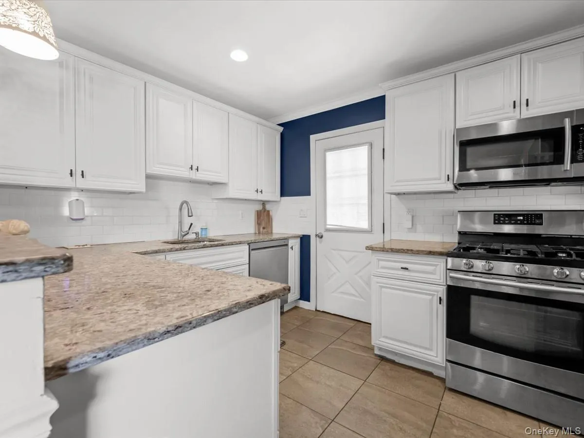 52 Larry Road, Brookhaven, NY, 3 Bedrooms Bedrooms, 5 Rooms Rooms,1 BathroomBathrooms,Residential,For Rent,Larry,0,1004371 52 Larry Road, Brookhaven, NY, 3 Bedrooms Bedrooms, 5 Rooms Rooms,1 BathroomBathrooms,Residential,For Rent,Larry,0,1004371