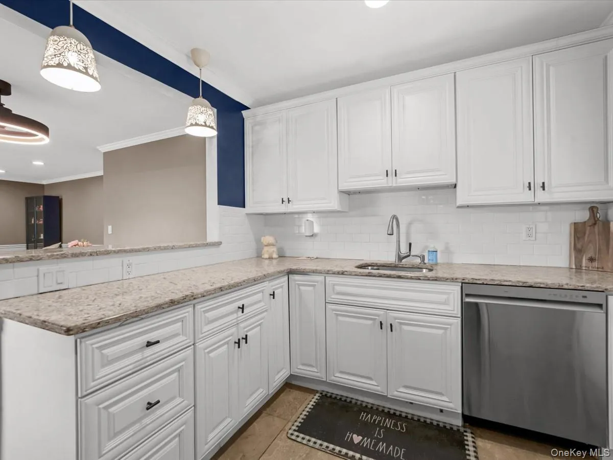 52 Larry Road, Brookhaven, NY, 3 Bedrooms Bedrooms, 5 Rooms Rooms,1 BathroomBathrooms,Residential,For Rent,Larry,0,1004371 52 Larry Road, Brookhaven, NY, 3 Bedrooms Bedrooms, 5 Rooms Rooms,1 BathroomBathrooms,Residential,For Rent,Larry,0,1004371