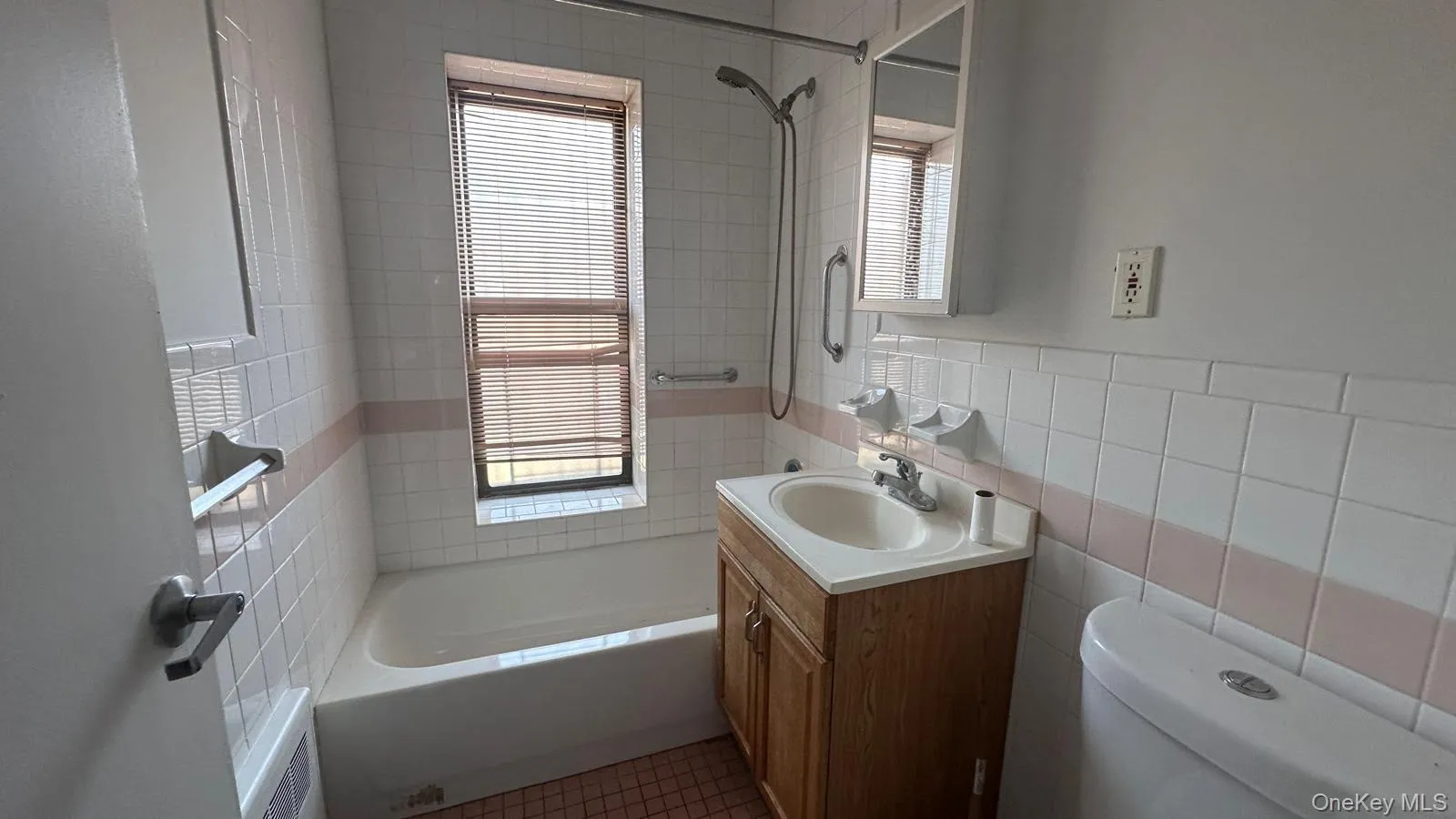 511 Thatford Avenue, New York, NY, 3 Bedrooms Bedrooms, 7 Rooms Rooms,2 BathroomsBathrooms,Residential Lease,For Rent,Thatford,0,1004380 511 Thatford Avenue, New York, NY, 3 Bedrooms Bedrooms, 7 Rooms Rooms,2 BathroomsBathrooms,Residential Lease,For Rent,Thatford,0,1004380