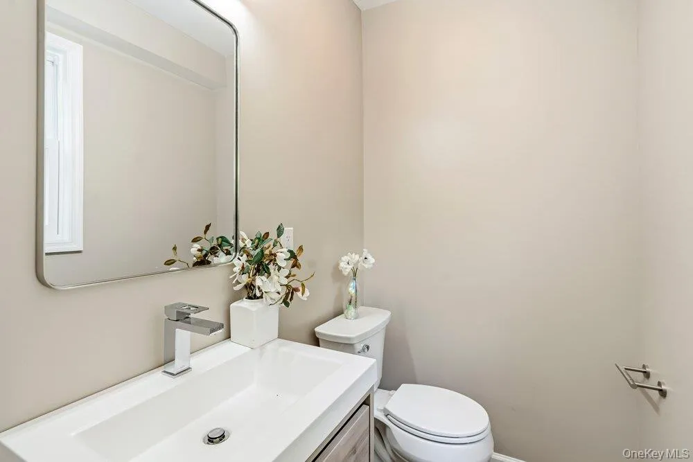 17 Tatterson Street, North Hempstead, NY, 2 Bedrooms Bedrooms, 7 Rooms Rooms,3 BathroomsBathrooms,Residential,For Rent,Tatterson,0,1004381 17 Tatterson Street, North Hempstead, NY, 2 Bedrooms Bedrooms, 7 Rooms Rooms,3 BathroomsBathrooms,Residential,For Rent,Tatterson,0,1004381