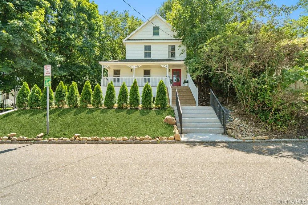 17 Tatterson Street, North Hempstead, NY, 2 Bedrooms Bedrooms, 7 Rooms Rooms,3 BathroomsBathrooms,Residential,For Rent,Tatterson,0,1004381 17 Tatterson Street, North Hempstead, NY, 2 Bedrooms Bedrooms, 7 Rooms Rooms,3 BathroomsBathrooms,Residential,For Rent,Tatterson,0,1004381