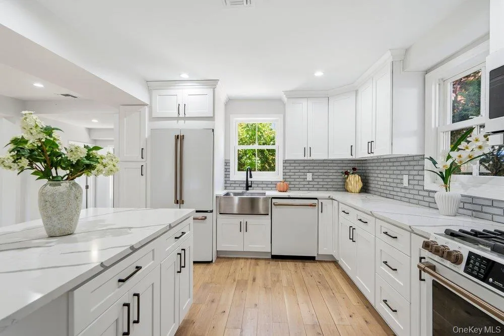 17 Tatterson Street, North Hempstead, NY, 2 Bedrooms Bedrooms, 7 Rooms Rooms,3 BathroomsBathrooms,Residential,For Rent,Tatterson,0,1004381 17 Tatterson Street, North Hempstead, NY, 2 Bedrooms Bedrooms, 7 Rooms Rooms,3 BathroomsBathrooms,Residential,For Rent,Tatterson,0,1004381