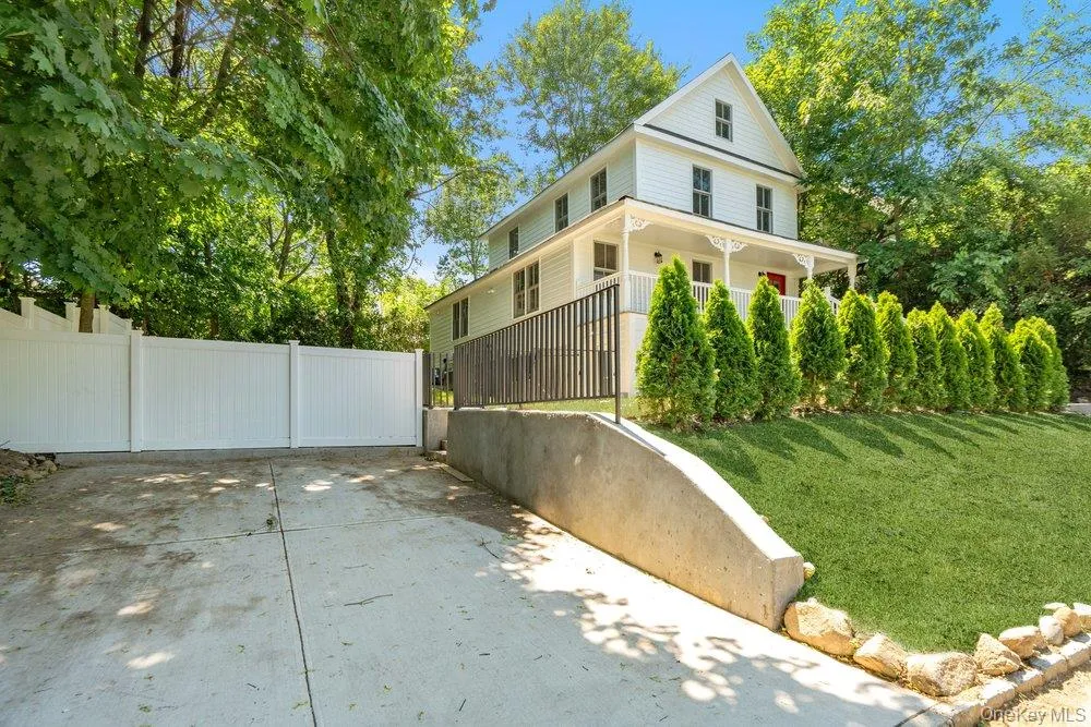 17 Tatterson Street, North Hempstead, NY, 2 Bedrooms Bedrooms, 7 Rooms Rooms,3 BathroomsBathrooms,Residential,For Rent,Tatterson,0,1004381 17 Tatterson Street, North Hempstead, NY, 2 Bedrooms Bedrooms, 7 Rooms Rooms,3 BathroomsBathrooms,Residential,For Rent,Tatterson,0,1004381