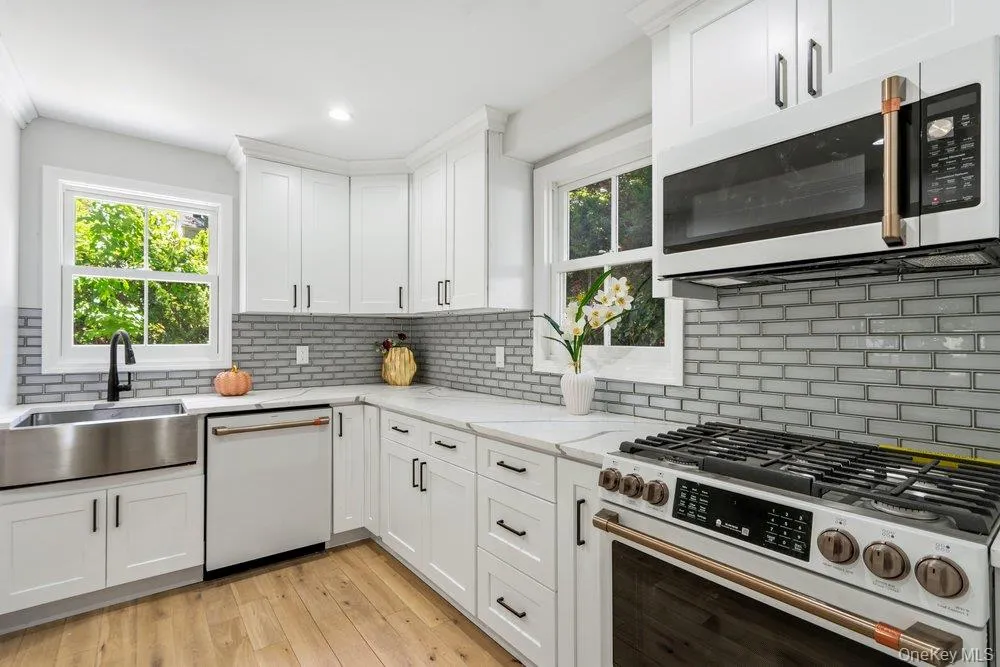 17 Tatterson Street, North Hempstead, NY, 2 Bedrooms Bedrooms, 7 Rooms Rooms,3 BathroomsBathrooms,Residential,For Rent,Tatterson,0,1004381 17 Tatterson Street, North Hempstead, NY, 2 Bedrooms Bedrooms, 7 Rooms Rooms,3 BathroomsBathrooms,Residential,For Rent,Tatterson,0,1004381