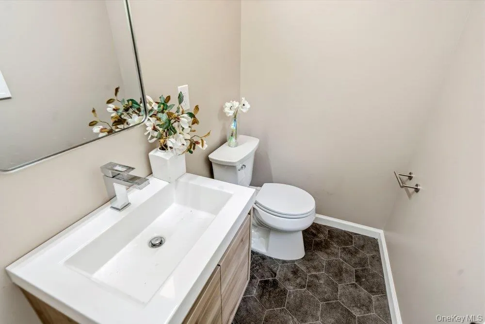 17 Tatterson Street, North Hempstead, NY, 2 Bedrooms Bedrooms, 7 Rooms Rooms,3 BathroomsBathrooms,Residential,For Rent,Tatterson,0,1004381 17 Tatterson Street, North Hempstead, NY, 2 Bedrooms Bedrooms, 7 Rooms Rooms,3 BathroomsBathrooms,Residential,For Rent,Tatterson,0,1004381