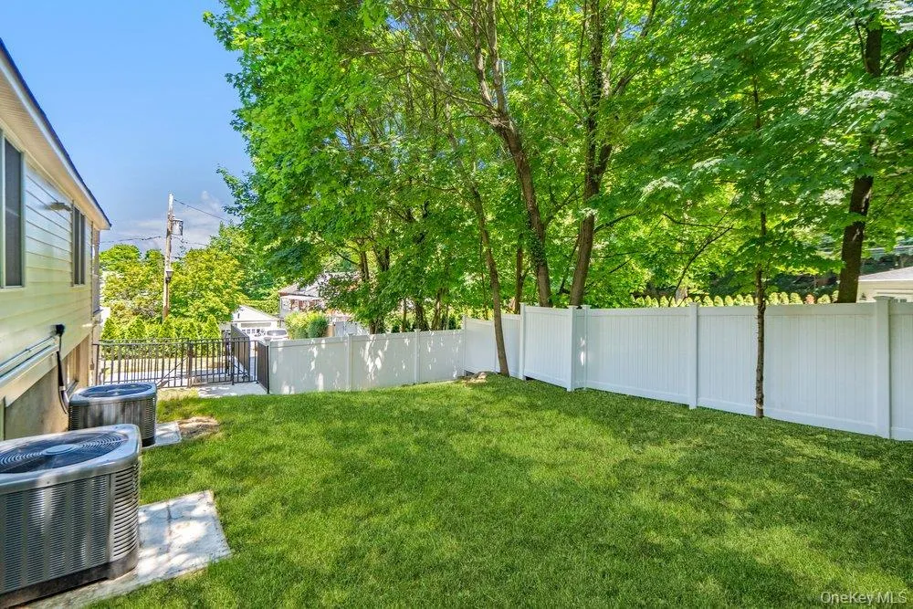 17 Tatterson Street, North Hempstead, NY, 2 Bedrooms Bedrooms, 7 Rooms Rooms,3 BathroomsBathrooms,Residential,For Rent,Tatterson,0,1004381 17 Tatterson Street, North Hempstead, NY, 2 Bedrooms Bedrooms, 7 Rooms Rooms,3 BathroomsBathrooms,Residential,For Rent,Tatterson,0,1004381