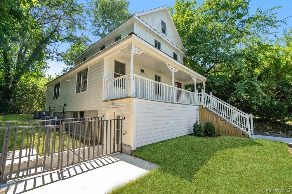 17 Tatterson Street, North Hempstead, NY, 2 Bedrooms Bedrooms, 7 Rooms Rooms,3 BathroomsBathrooms,Residential,For Rent,Tatterson,0,1004381 17 Tatterson Street, North Hempstead, NY, 2 Bedrooms Bedrooms, 7 Rooms Rooms,3 BathroomsBathrooms,Residential,For Rent,Tatterson,0,1004381