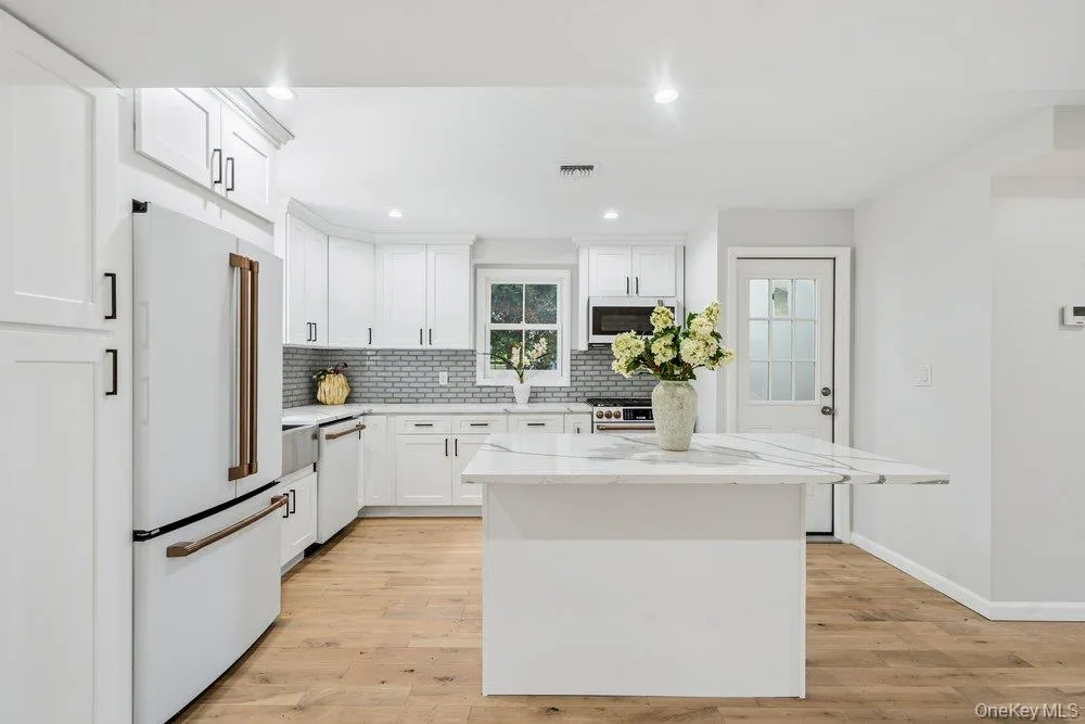 17 Tatterson Street, North Hempstead, NY, 2 Bedrooms Bedrooms, 7 Rooms Rooms,3 BathroomsBathrooms,Residential,For Rent,Tatterson,0,1004381 17 Tatterson Street, North Hempstead, NY, 2 Bedrooms Bedrooms, 7 Rooms Rooms,3 BathroomsBathrooms,Residential,For Rent,Tatterson,0,1004381