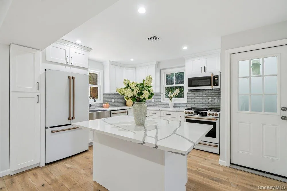 17 Tatterson Street, North Hempstead, NY, 2 Bedrooms Bedrooms, 7 Rooms Rooms,3 BathroomsBathrooms,Residential,For Rent,Tatterson,0,1004381 17 Tatterson Street, North Hempstead, NY, 2 Bedrooms Bedrooms, 7 Rooms Rooms,3 BathroomsBathrooms,Residential,For Rent,Tatterson,0,1004381