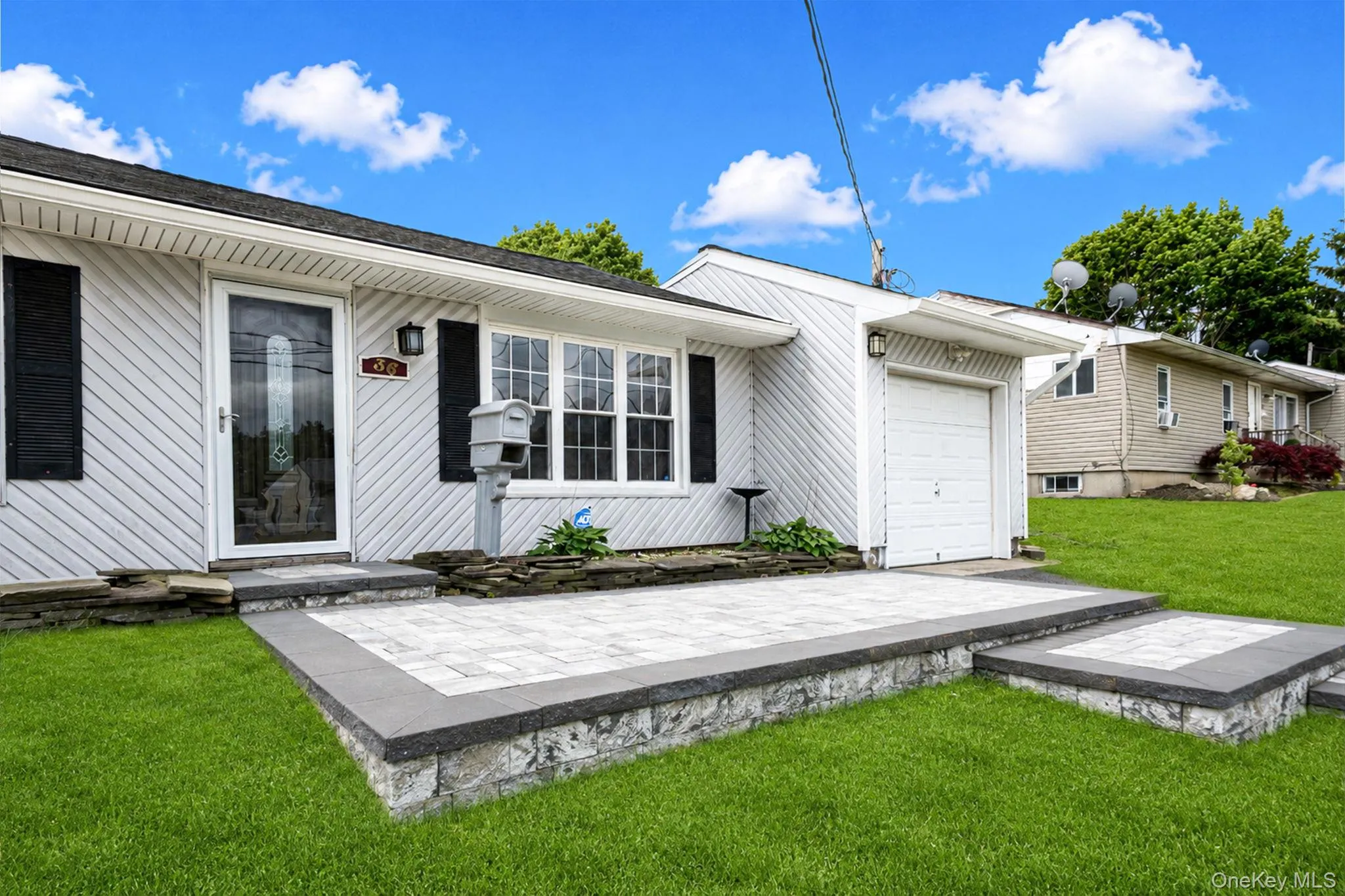 36 Naples Avenue, Islip, NY, 4 Bedrooms Bedrooms, 6 Rooms Rooms,1 BathroomBathrooms,Residential,For Rent,Naples,0,1004386 36 Naples Avenue, Islip, NY, 4 Bedrooms Bedrooms, 6 Rooms Rooms,1 BathroomBathrooms,Residential,For Rent,Naples,0,1004386