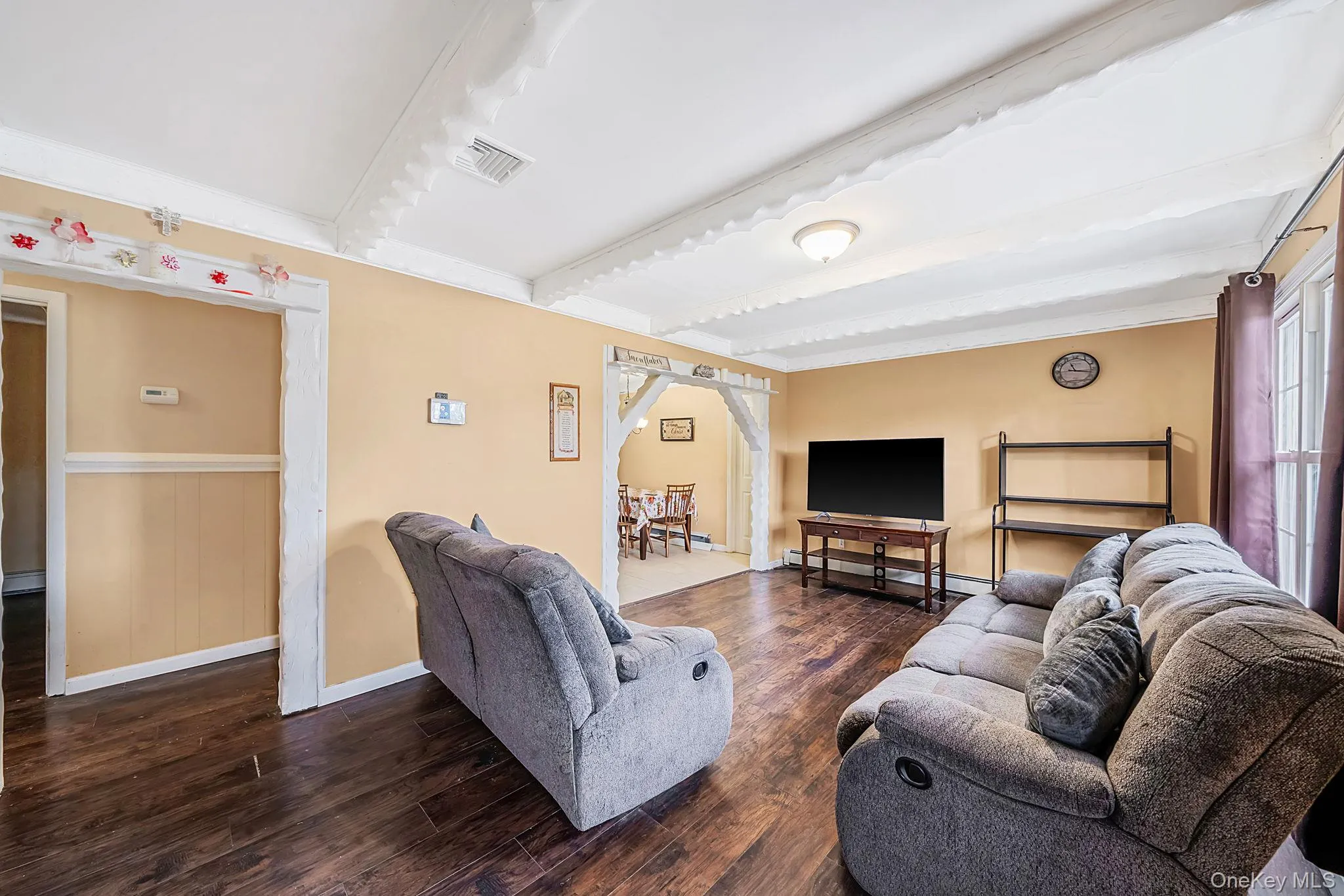 36 Naples Avenue, Islip, NY, 4 Bedrooms Bedrooms, 6 Rooms Rooms,1 BathroomBathrooms,Residential,For Rent,Naples,0,1004386 36 Naples Avenue, Islip, NY, 4 Bedrooms Bedrooms, 6 Rooms Rooms,1 BathroomBathrooms,Residential,For Rent,Naples,0,1004386