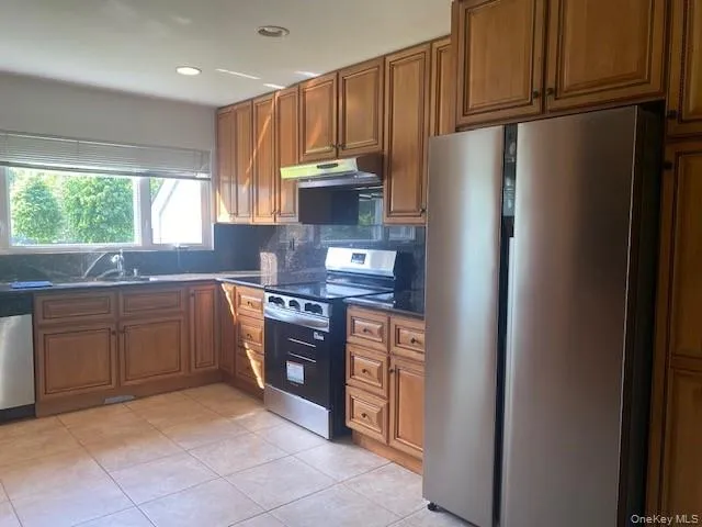 27 Martin Court, North Hempstead, NY, 3 Bedrooms Bedrooms, 7 Rooms Rooms,3 BathroomsBathrooms,Residential Lease,For Rent,Martin,0,1004387 27 Martin Court, North Hempstead, NY, 3 Bedrooms Bedrooms, 7 Rooms Rooms,3 BathroomsBathrooms,Residential Lease,For Rent,Martin,0,1004387