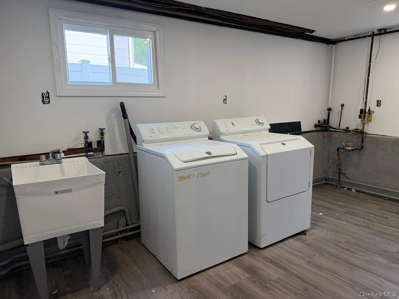 65 Florida Avenue, Hempstead, NY, 4 Bedrooms Bedrooms, 8 Rooms Rooms,2 BathroomsBathrooms,Residential Lease,For Rent,Florida,0,1004400 65 Florida Avenue, Hempstead, NY, 4 Bedrooms Bedrooms, 8 Rooms Rooms,2 BathroomsBathrooms,Residential Lease,For Rent,Florida,0,1004400