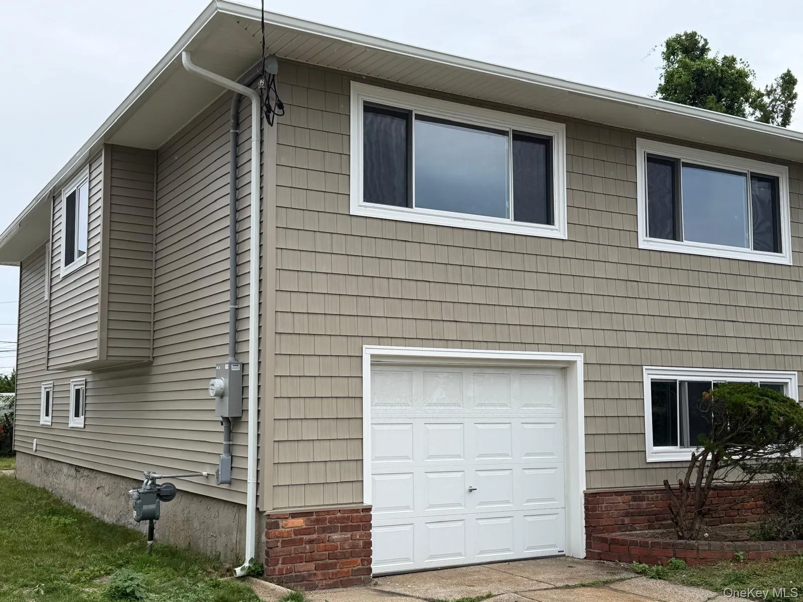 65 Florida Avenue, Hempstead, NY, 4 Bedrooms Bedrooms, 8 Rooms Rooms,2 BathroomsBathrooms,Residential Lease,For Rent,Florida,0,1004400 65 Florida Avenue, Hempstead, NY, 4 Bedrooms Bedrooms, 8 Rooms Rooms,2 BathroomsBathrooms,Residential Lease,For Rent,Florida,0,1004400