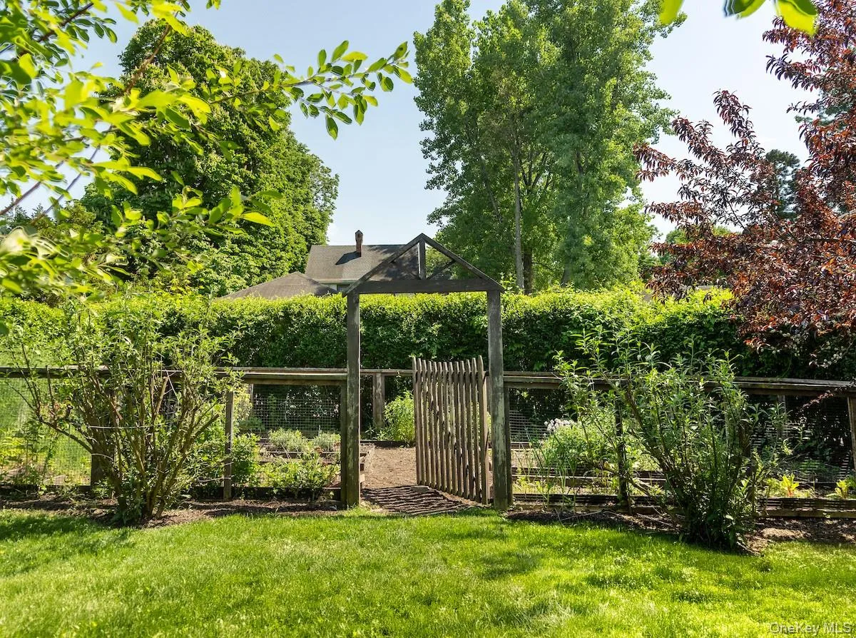 10 Sherman Avenue, Greenburgh, NY, 4 Bedrooms Bedrooms, 7 Rooms Rooms,3 BathroomsBathrooms,Residential,For Rent,Sherman,0,1004403 10 Sherman Avenue, Greenburgh, NY, 4 Bedrooms Bedrooms, 7 Rooms Rooms,3 BathroomsBathrooms,Residential,For Rent,Sherman,0,1004403