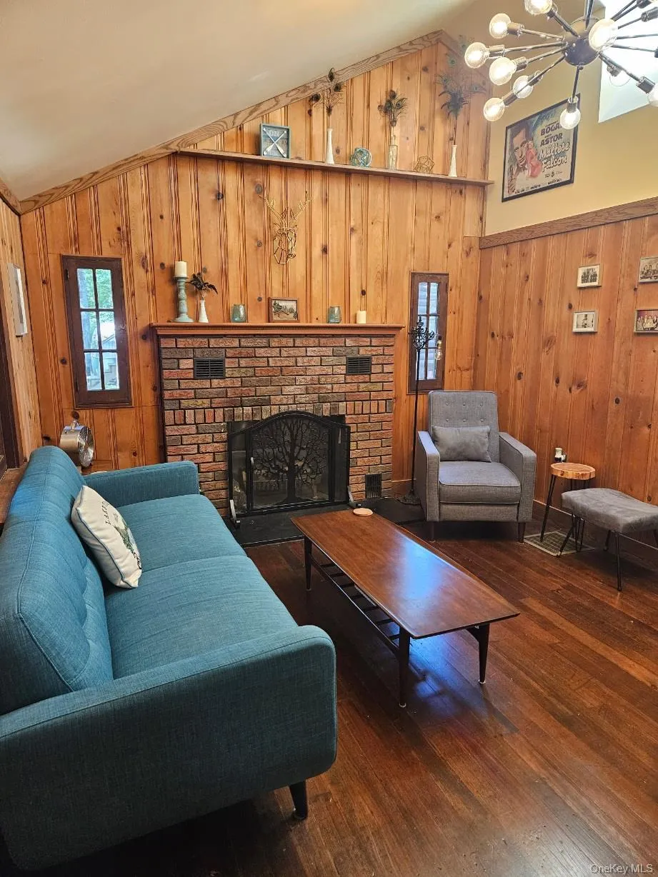 With wood fireplace With wood fireplace