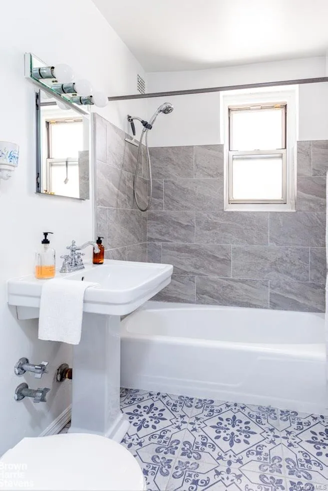91 Van Cortlandt Avenue, New York, NY, 1 Bedroom Bedrooms, 4 Rooms Rooms,1 BathroomBathrooms,Residential,For Rent,Van Cortlandt,0,1004411 91 Van Cortlandt Avenue, New York, NY, 1 Bedroom Bedrooms, 4 Rooms Rooms,1 BathroomBathrooms,Residential,For Rent,Van Cortlandt,0,1004411