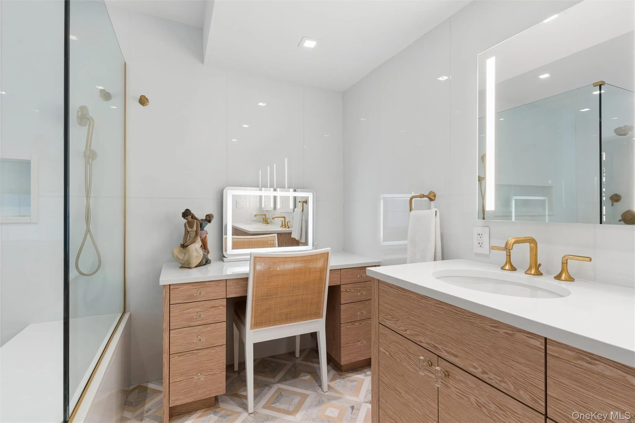 227 Ibis Court, North Hempstead, NY, 5 Bedrooms Bedrooms, 10 Rooms Rooms,4 BathroomsBathrooms,Residential,For Rent,Ibis,0,1004415 227 Ibis Court, North Hempstead, NY, 5 Bedrooms Bedrooms, 10 Rooms Rooms,4 BathroomsBathrooms,Residential,For Rent,Ibis,0,1004415