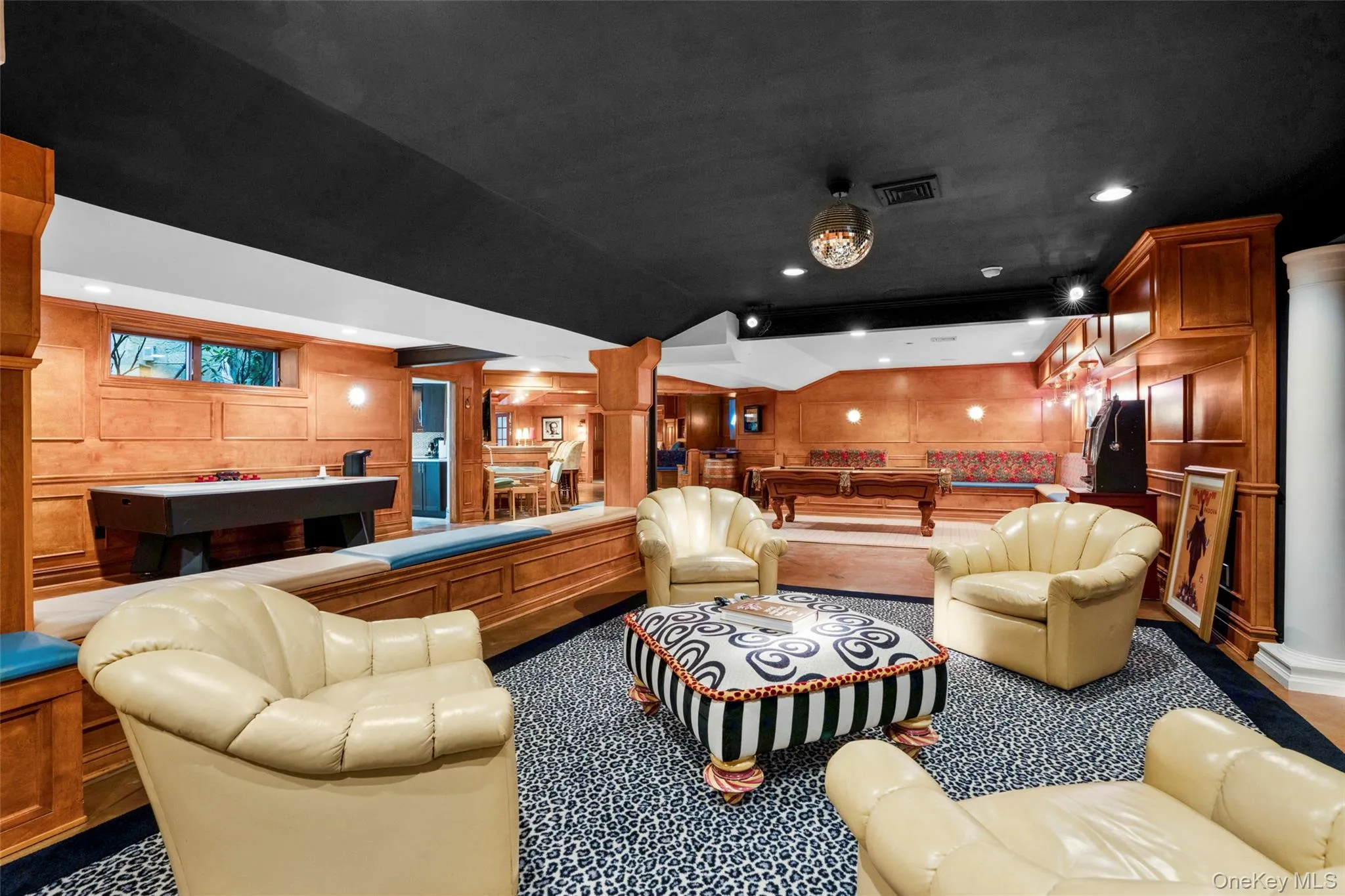 Custom wood work throughout the many entertainment areas in the lower level...disco ball included! Custom wood work throughout the many entertainment areas in the lower level...disco ball included!